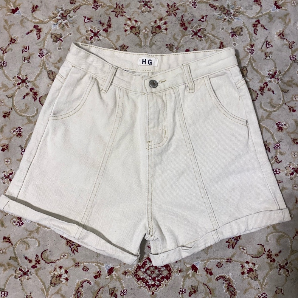HG Cream High-Waisted Shorts